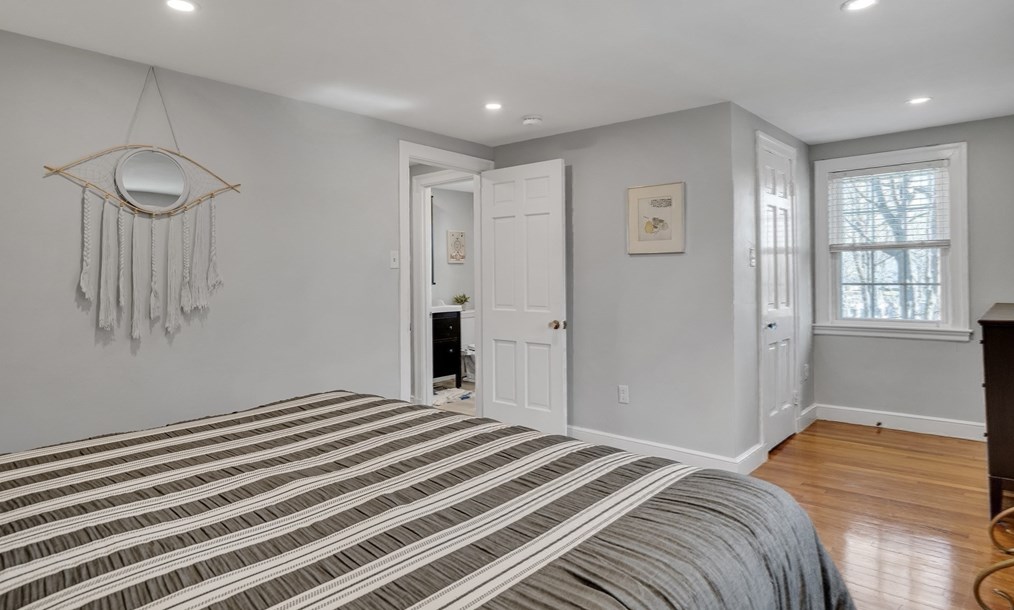 16 Beechwood Rd, Waltham MA  02453-6527 exterior