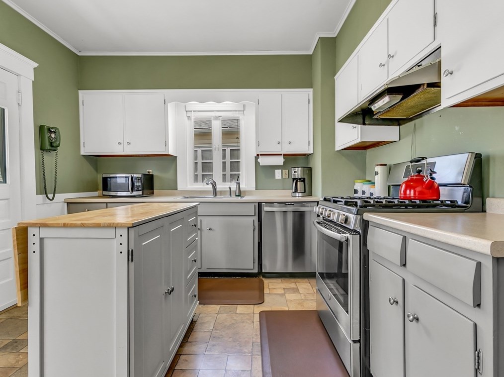 355 Rogers St, Lowell MA  01852-4218 exterior