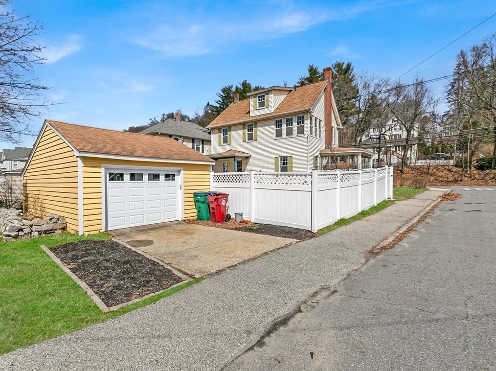 355 Rogers St, Lowell MA  01852-4218 exterior