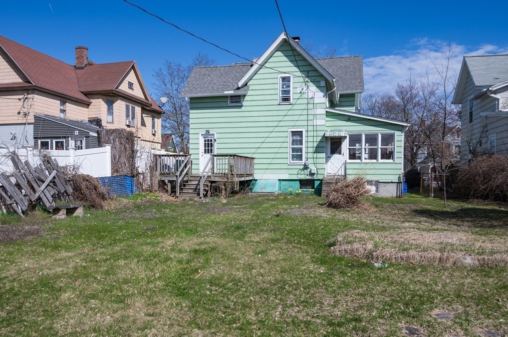 167 Pearl St, Holyoke MA  01040-2506 exterior