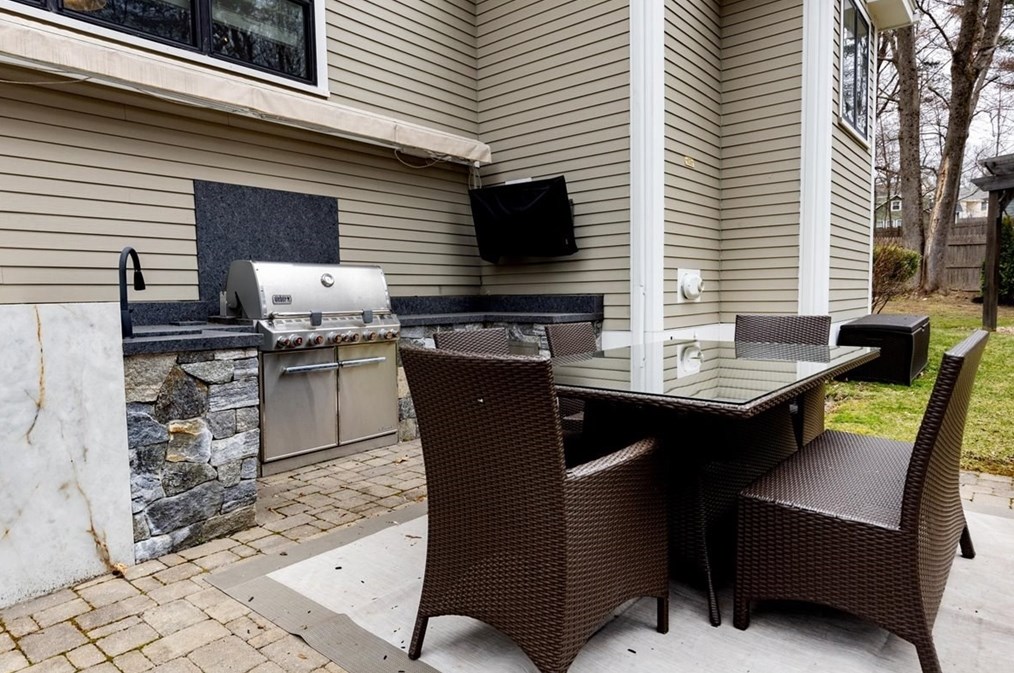 27 Bedford St, Burlington MA 01803-3725 exterior