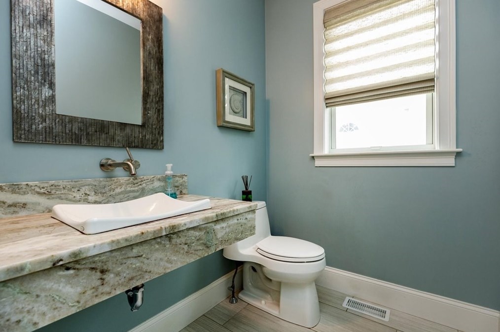 27 Bedford St, Burlington MA 01803-3725 exterior