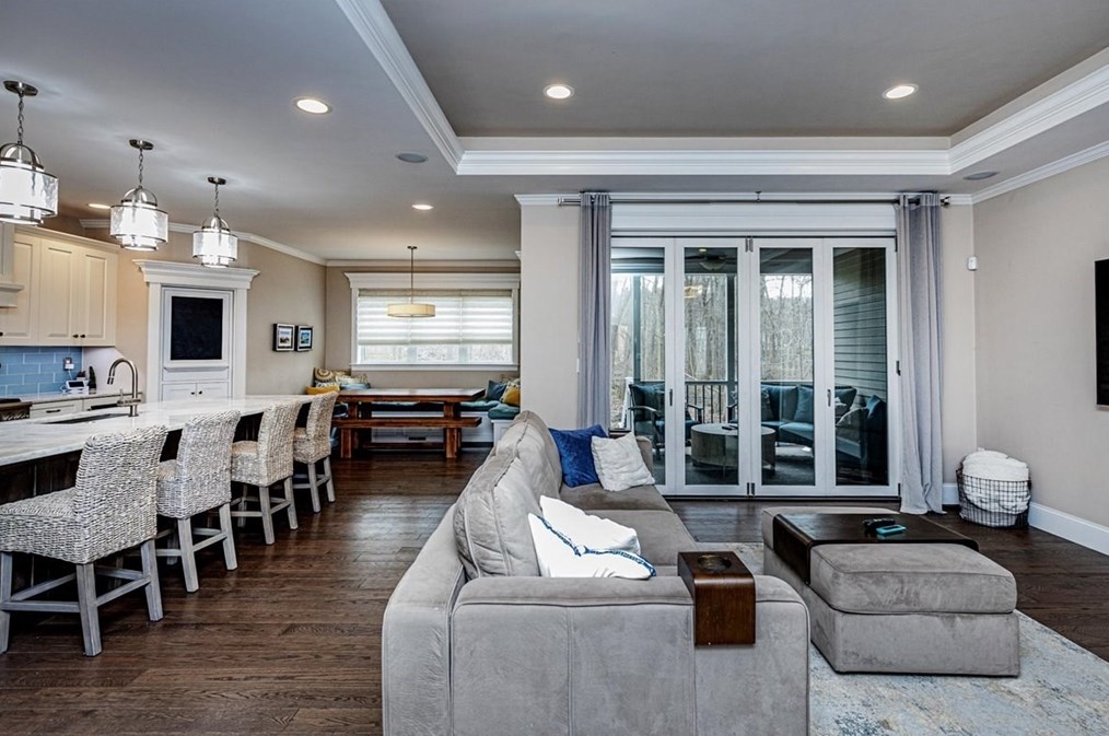 27 Bedford St, Burlington MA 01803-3725 exterior