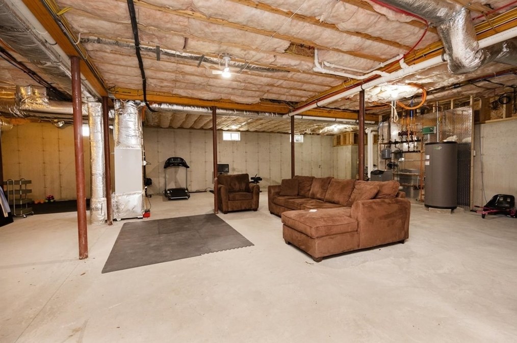 27 Bedford St, Burlington MA 01803-3725 exterior