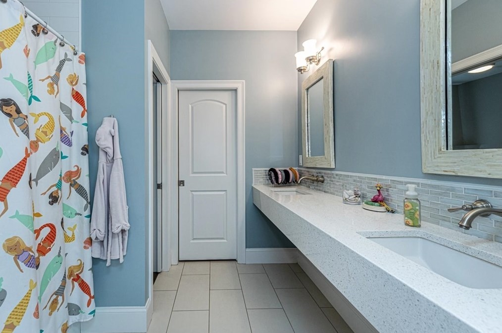 27 Bedford St, Burlington MA 01803-3725 exterior