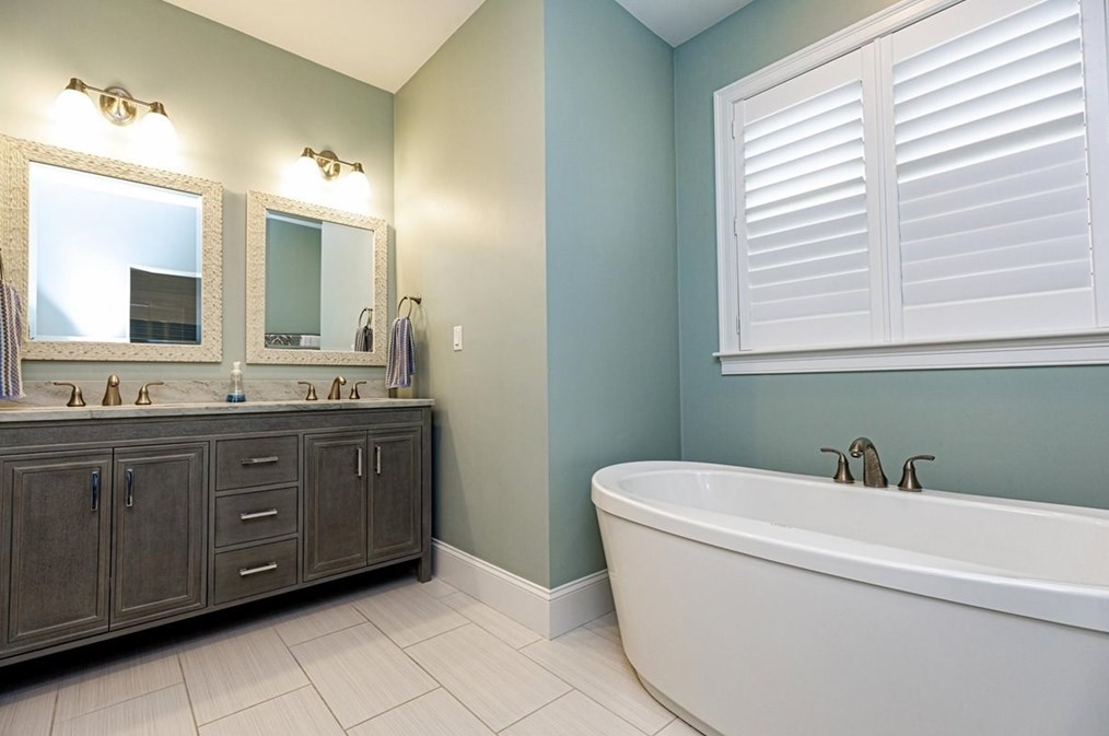 27 Bedford St, Burlington MA 01803-3725 exterior