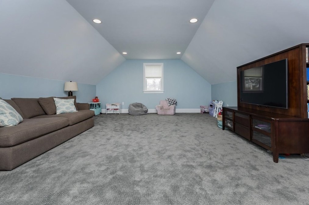 27 Bedford St, Burlington MA 01803-3725 exterior