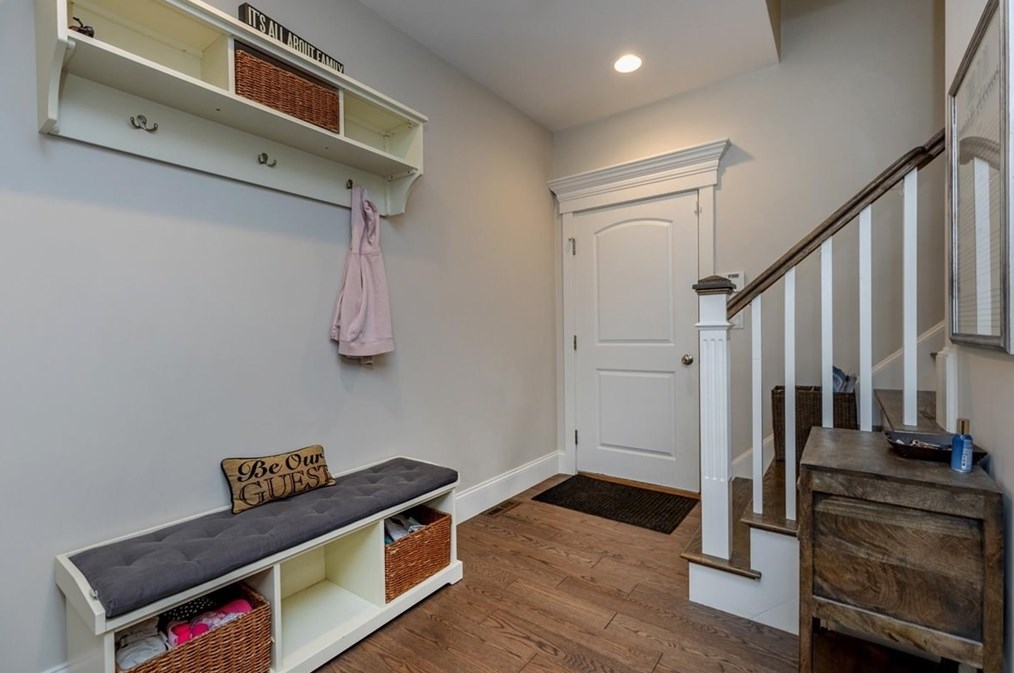 27 Bedford St, Burlington MA 01803-3725 exterior