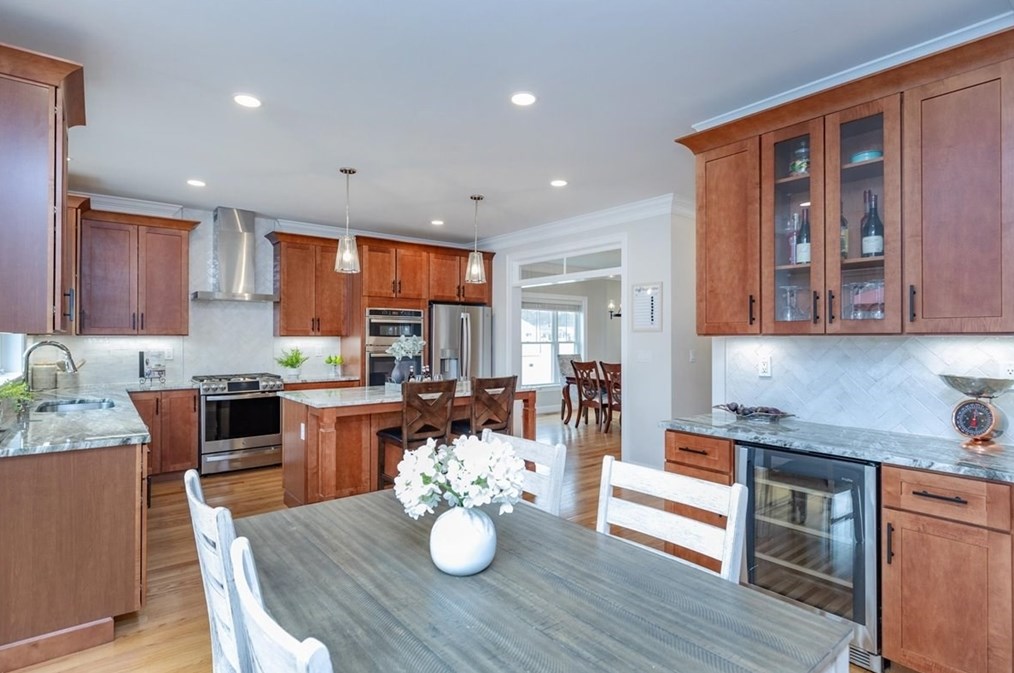 31 Newbridge Ave, Burlington MA  01803-4362 exterior