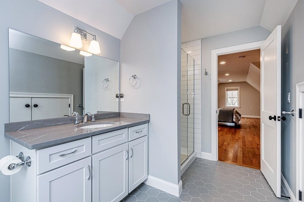 31 Newbridge Ave, Burlington MA  01803-4362 exterior