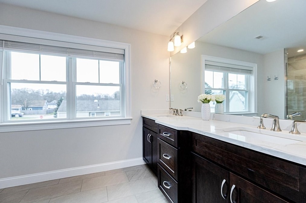 31 Newbridge Ave, Burlington MA  01803-4362 exterior