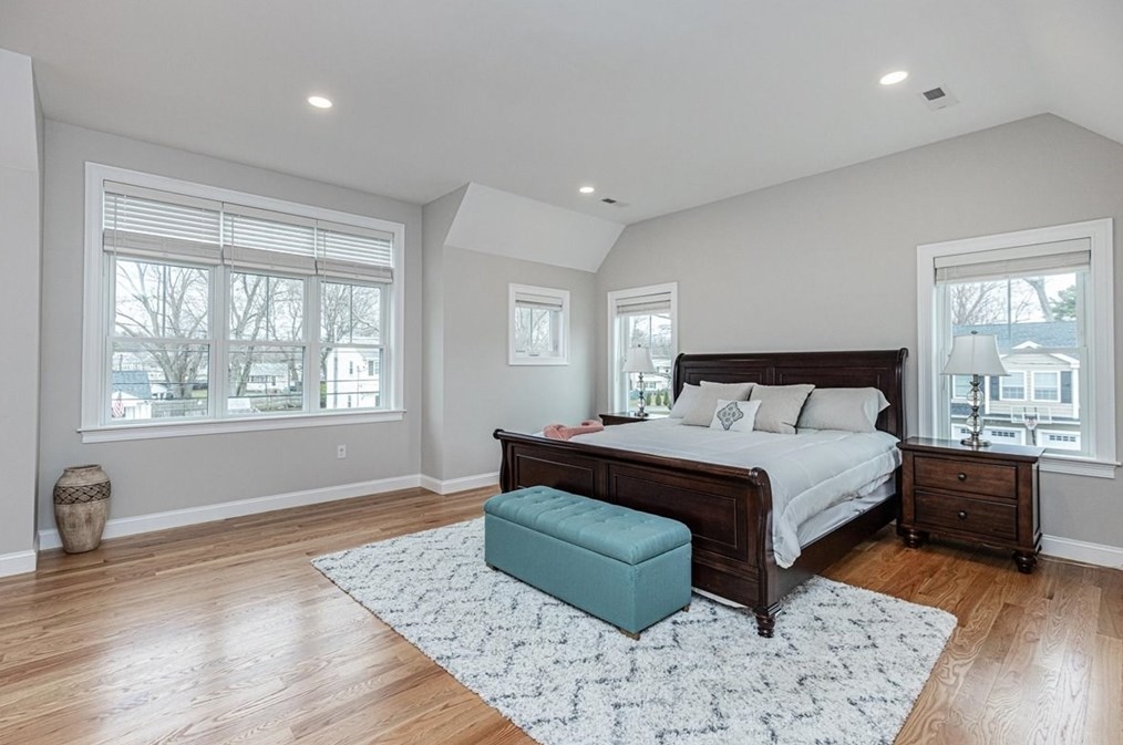 31 Newbridge Ave, Burlington MA  01803-4362 exterior