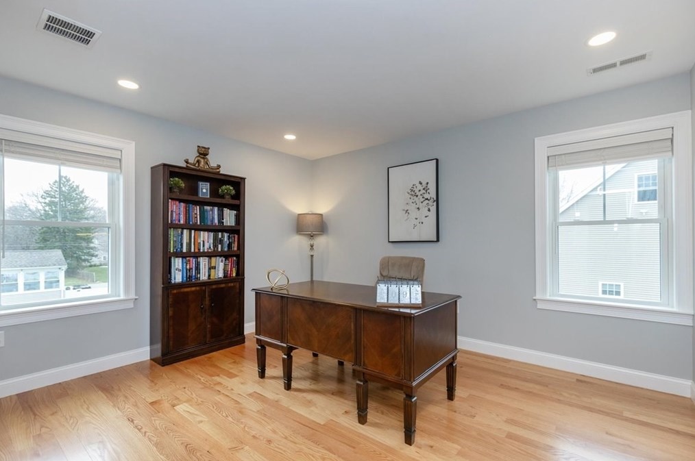 31 Newbridge Ave, Burlington MA  01803-4362 exterior