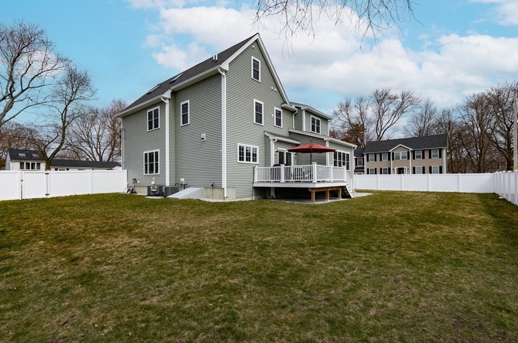 31 Newbridge Ave, Burlington MA  01803-4362 exterior