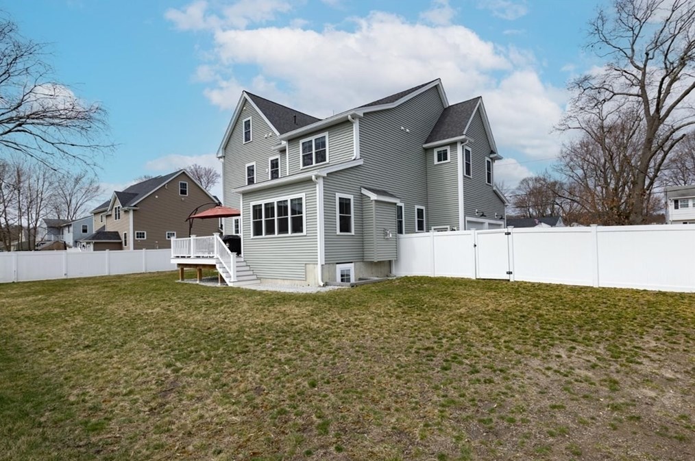 31 Newbridge Ave, Burlington MA  01803-4362 exterior