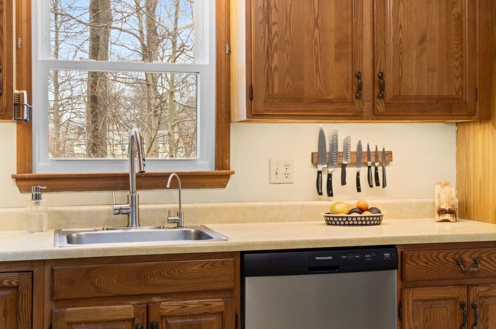 75 Emily Jeffers Rd, Randolph MA  02368-2831 exterior