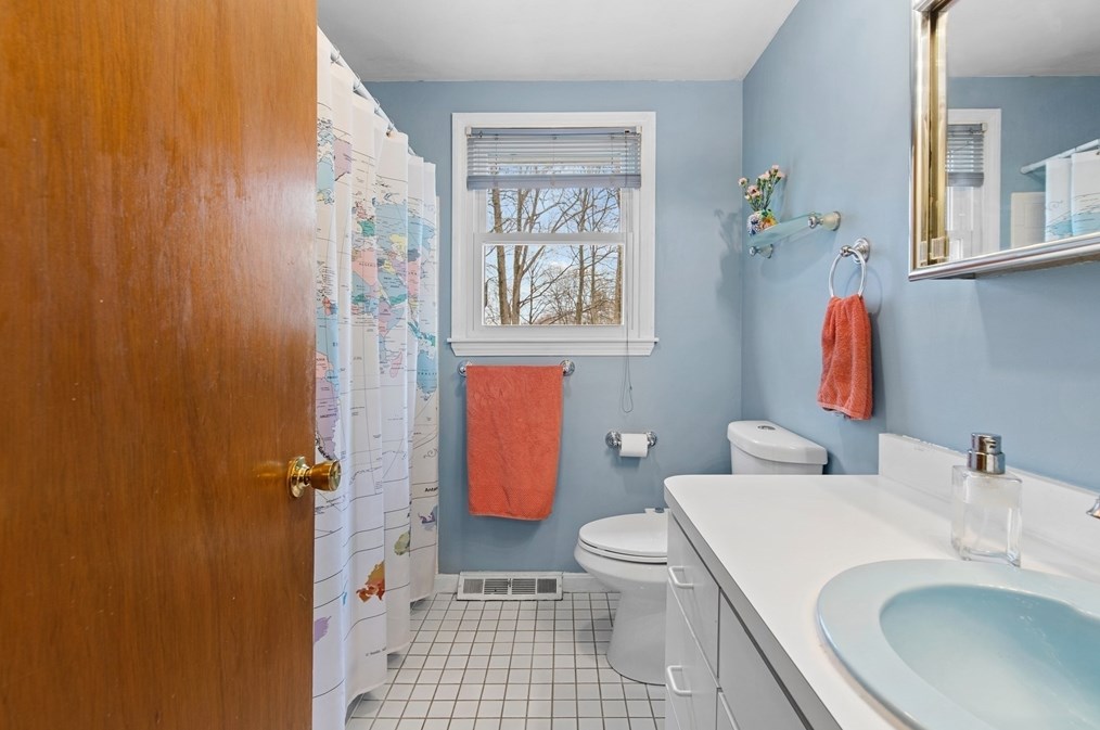 75 Emily Jeffers Rd, Randolph MA  02368-2831 exterior