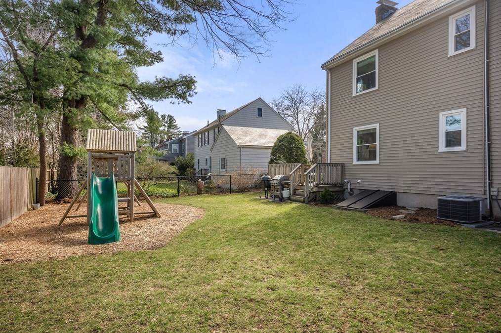 18 Sheldon Rd, Newton MA  02459-2738 exterior