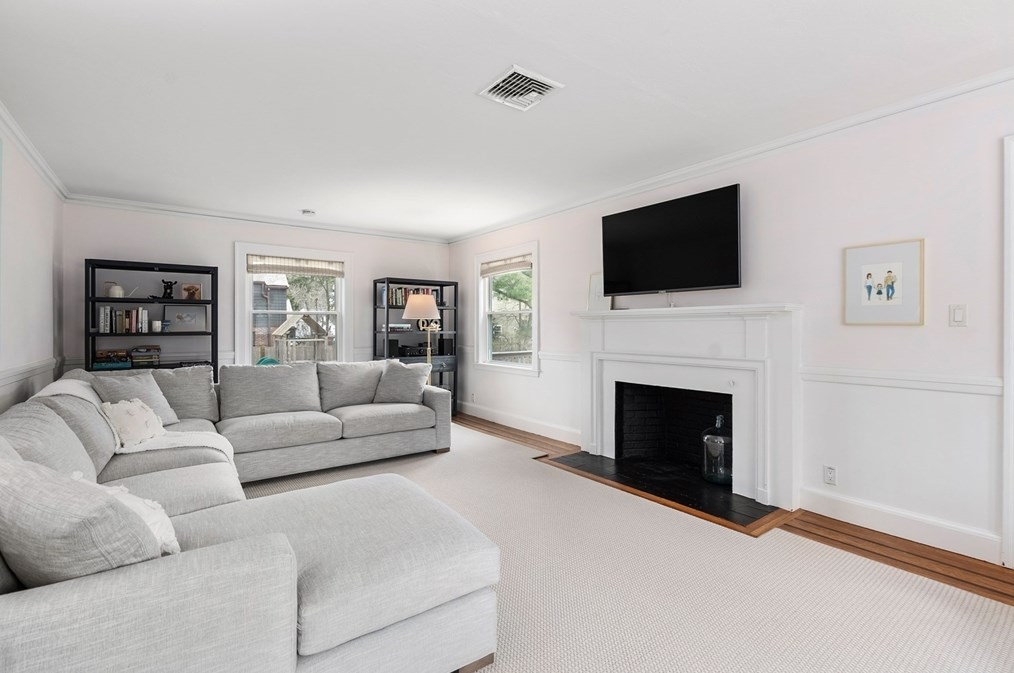 18 Sheldon Rd, Newton MA  02459-2738 exterior