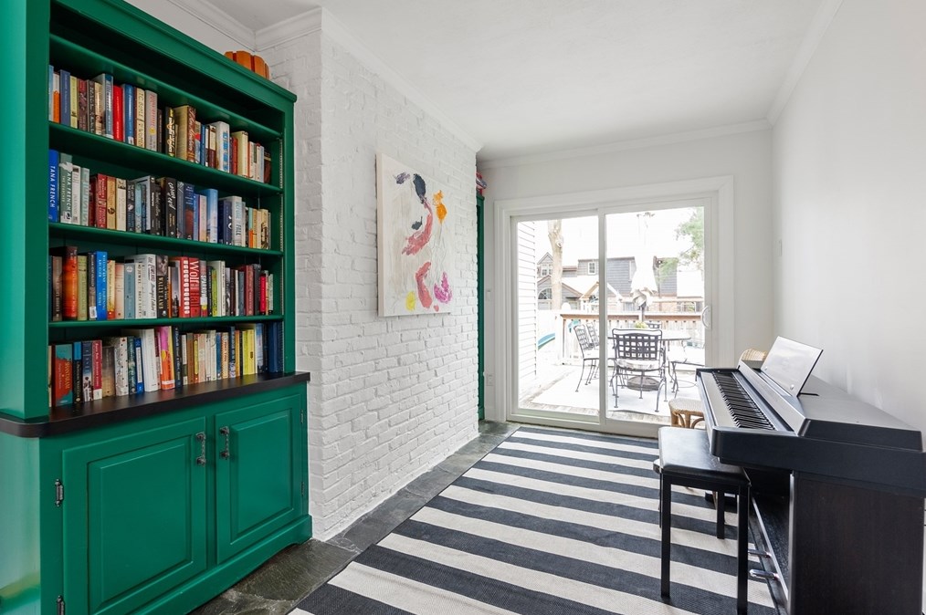 18 Sheldon Rd, Newton MA  02459-2738 exterior