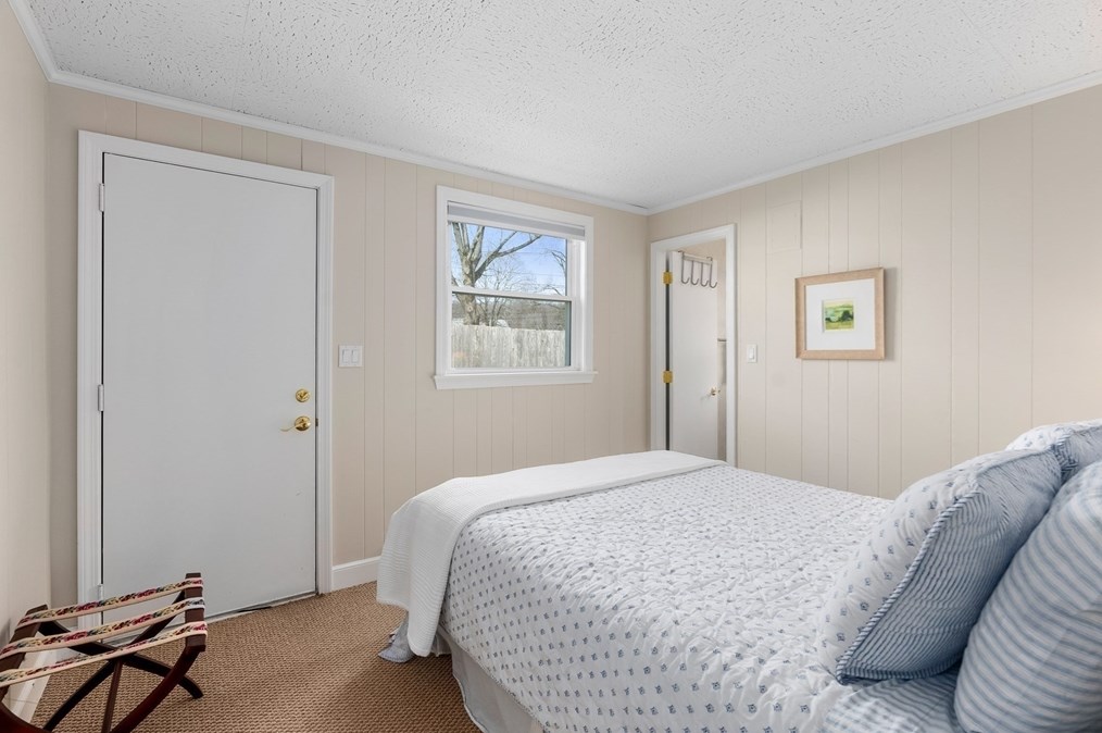 18 Sheldon Rd, Newton MA  02459-2738 exterior