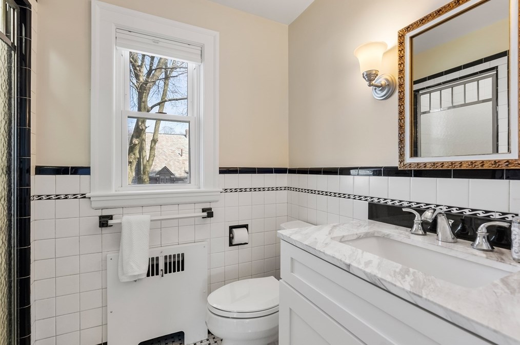 18 Sheldon Rd, Newton MA  02459-2738 exterior