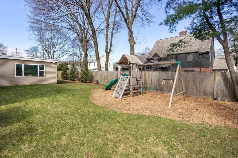 18 Sheldon Rd, Newton MA  02459-2738 exterior