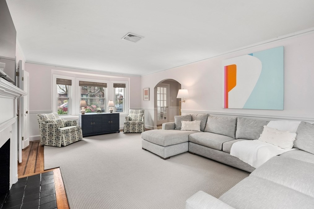 18 Sheldon Rd, Newton MA  02459-2738 exterior