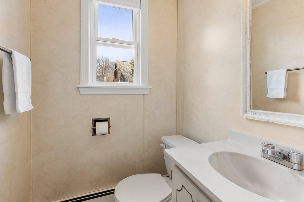 18 Sheldon Rd, Newton MA  02459-2738 exterior