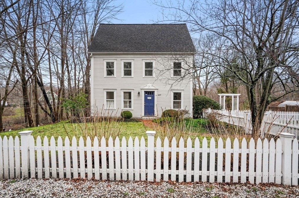 493 Beechwood St, Cohasset MA  02025-1528 exterior