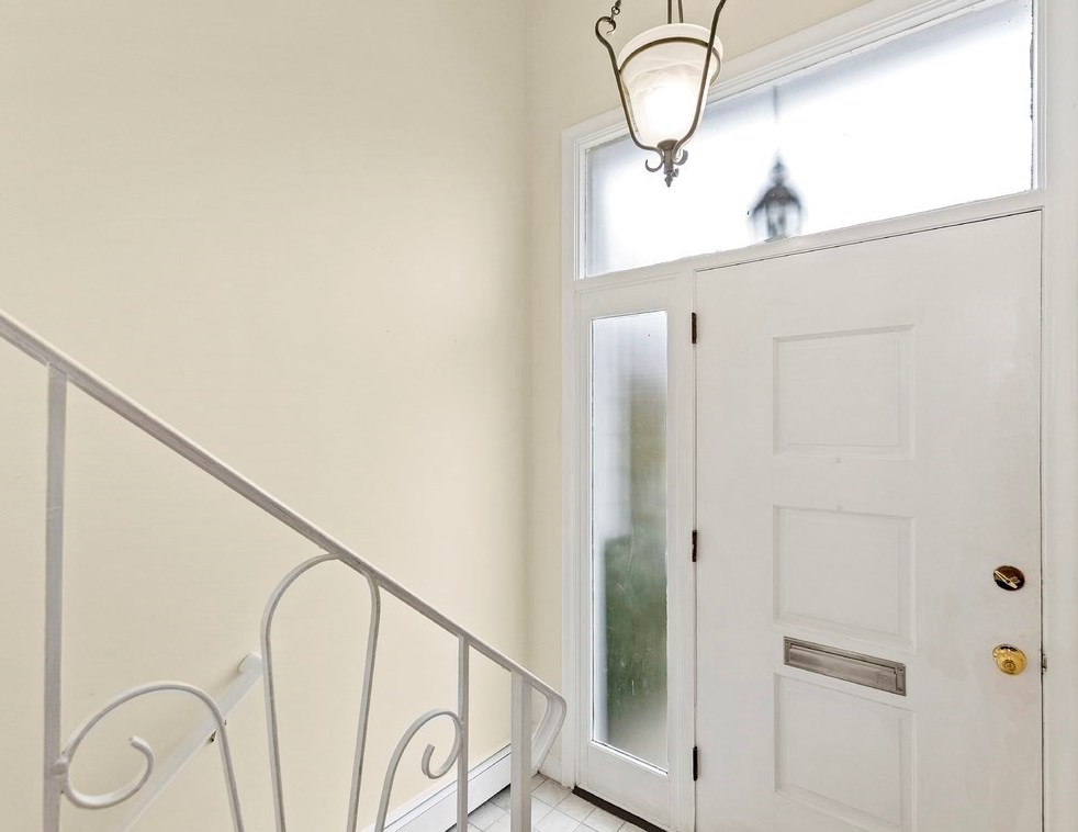 109 Milton St, Waltham MA  02453-1608 exterior