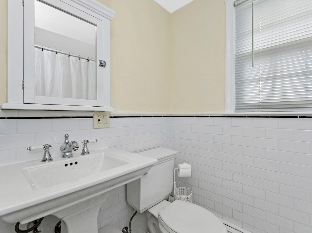 109 Milton St, Waltham MA  02453-1608 exterior