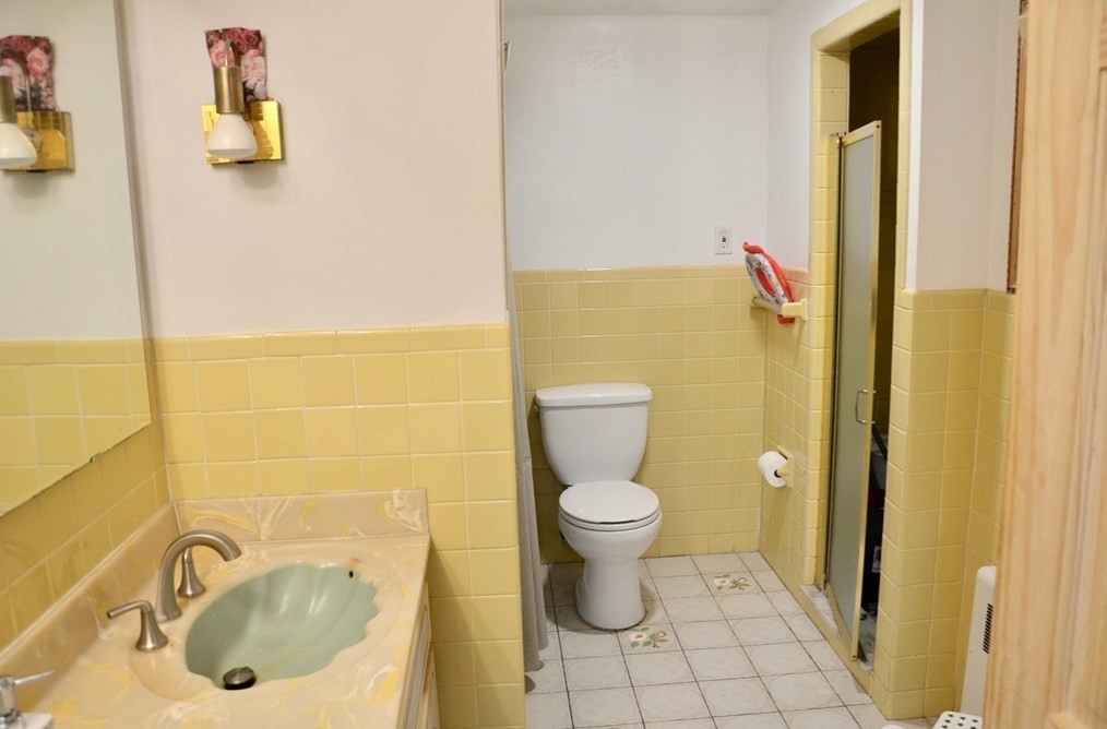 25 Acorn St, Malden MA 02148-7624 exterior