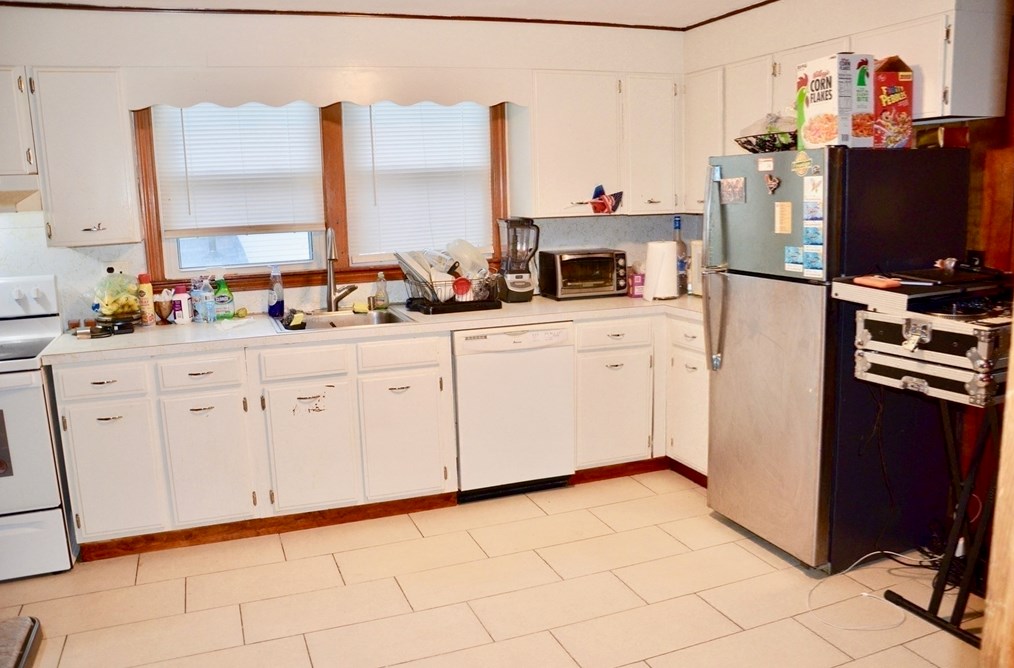 25 Acorn St, Malden MA 02148-7624 exterior