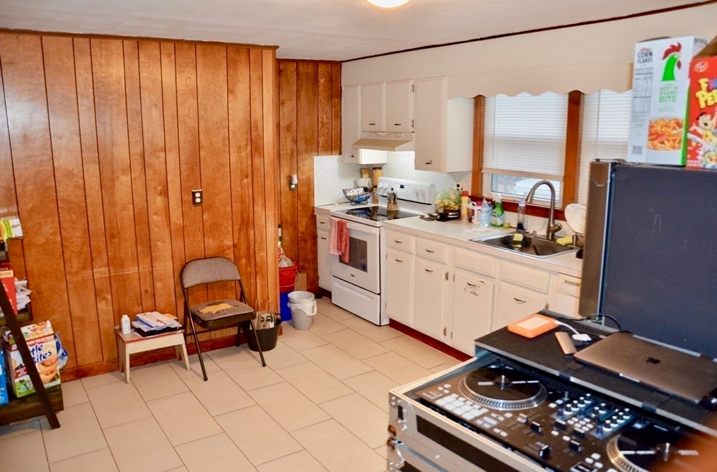 25 Acorn St, Malden MA 02148-7624 exterior