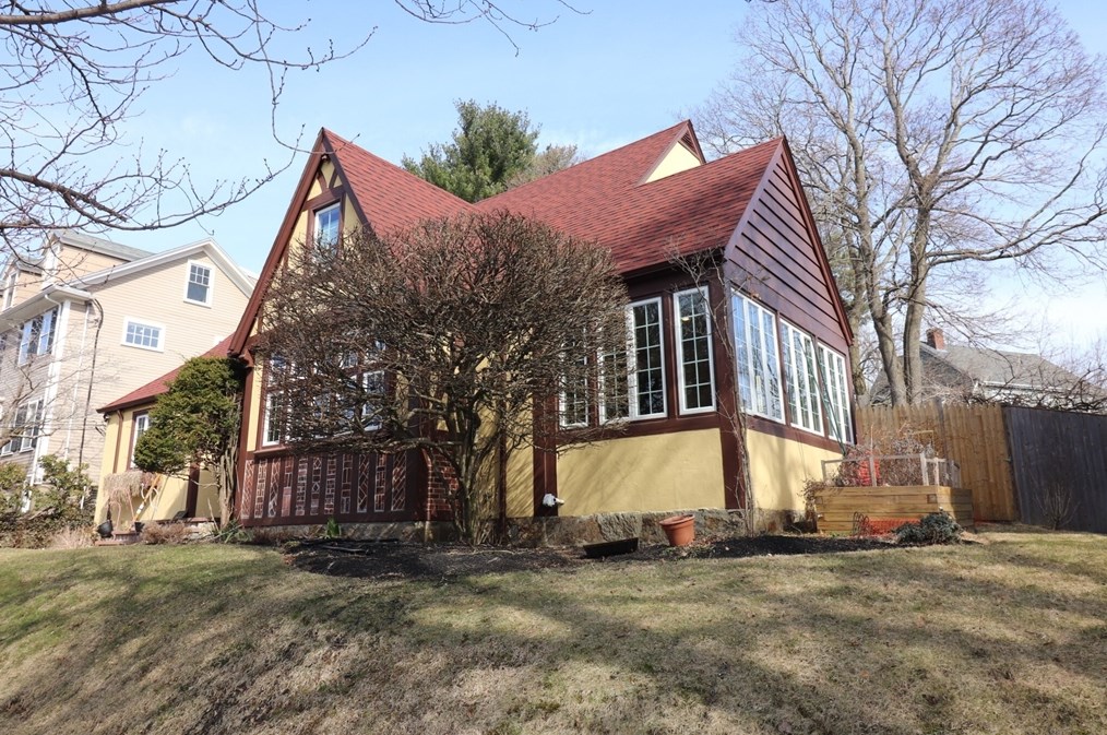 27 Somerset Rd, Brookline MA  02445-6147 exterior