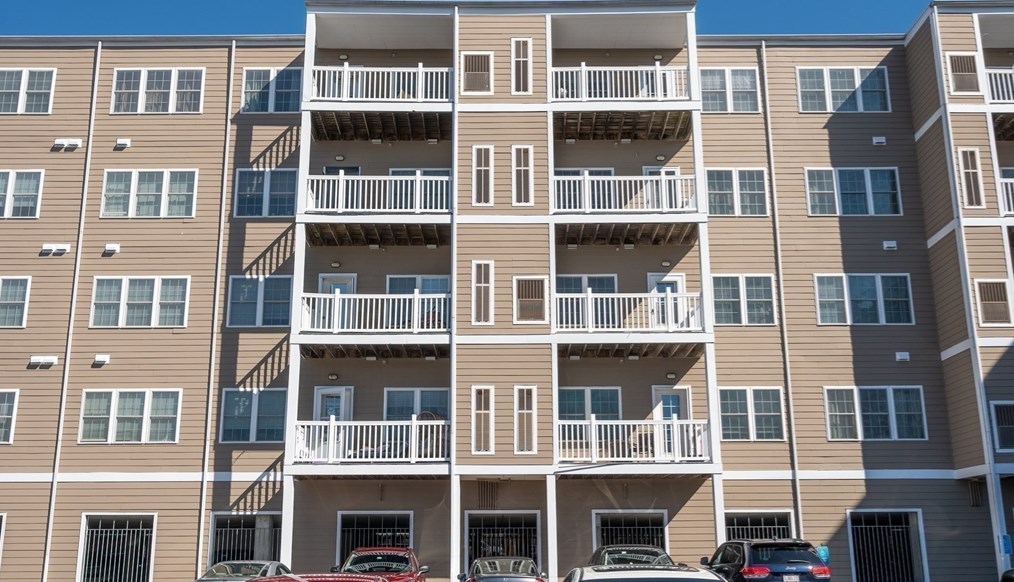 8 Walnut St, Peabody MA 01960-8618 exterior