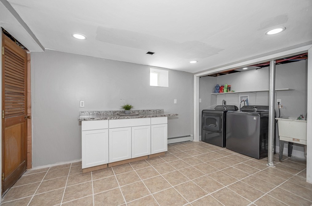 111 Lowell St, Methuen MA 01844-6824 exterior