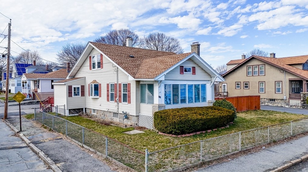 111 Lowell St, Methuen MA 01844-6824 exterior