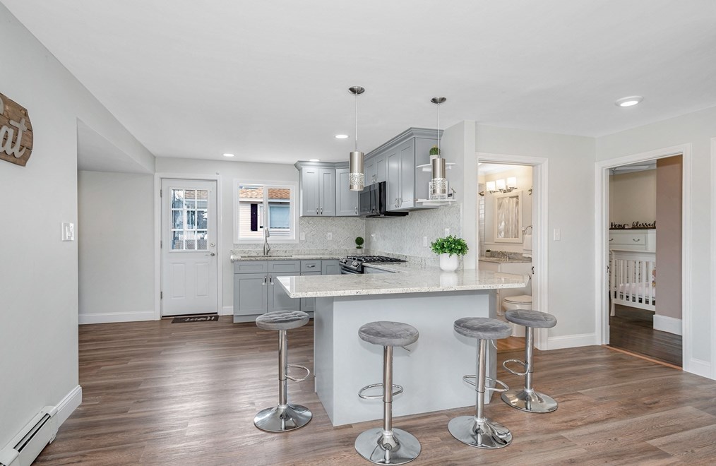 111 Lowell St, Methuen MA 01844-6824 exterior