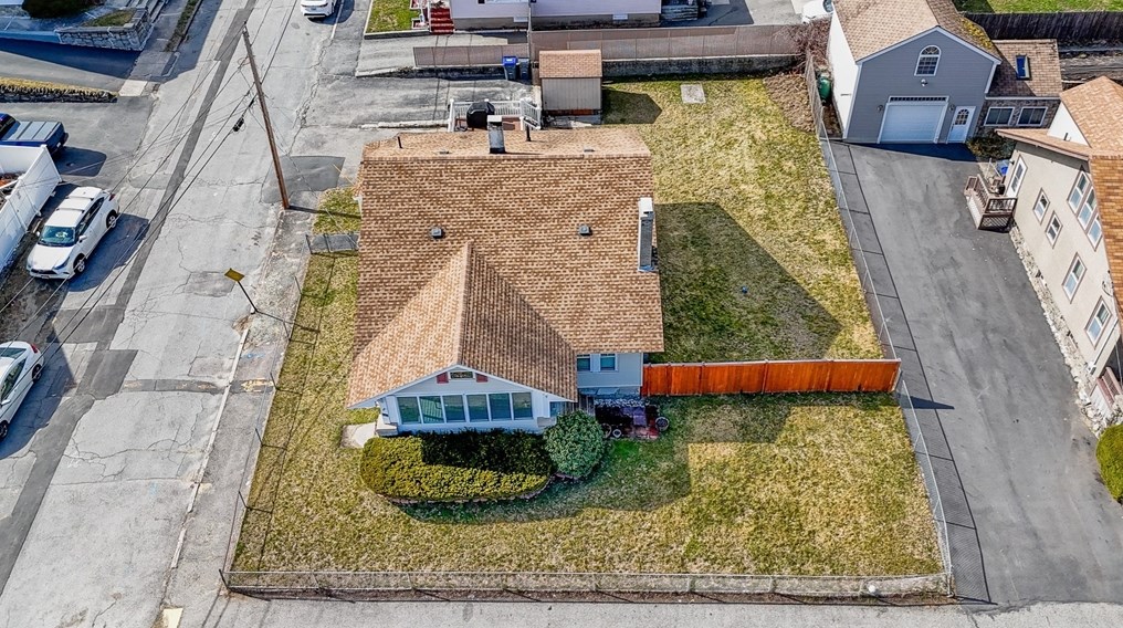 111 Lowell St, Methuen MA 01844-6824 exterior