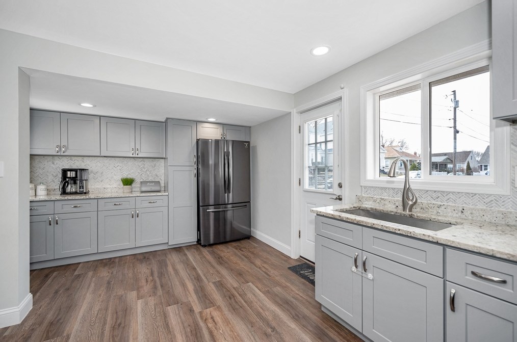 111 Lowell St, Methuen MA 01844-6824 exterior