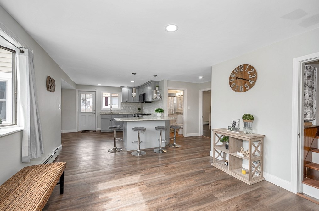 111 Lowell St, Methuen MA 01844-6824 exterior