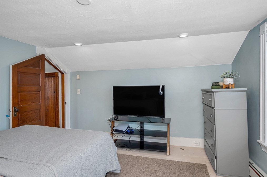 111 Lowell St, Methuen MA 01844-6824 exterior