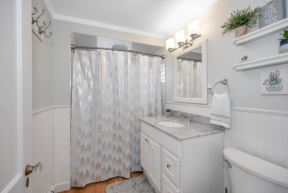 111 Lowell St, Methuen MA 01844-6824 exterior