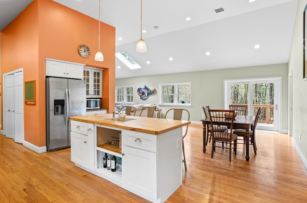 481 Cross St, Carlisle MA  01741-1593 exterior