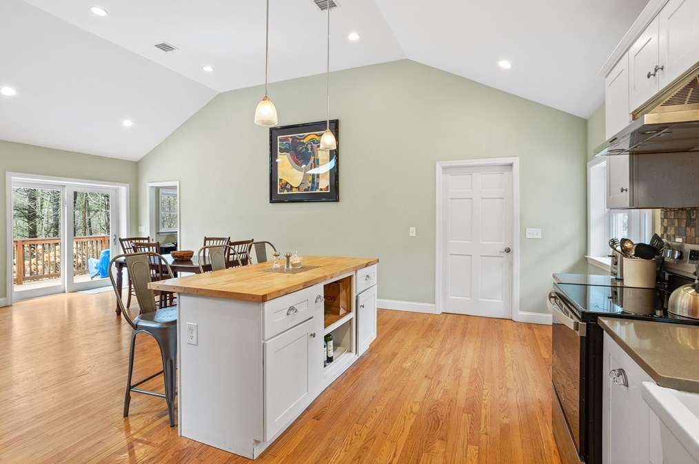 481 Cross St, Carlisle MA  01741-1593 exterior