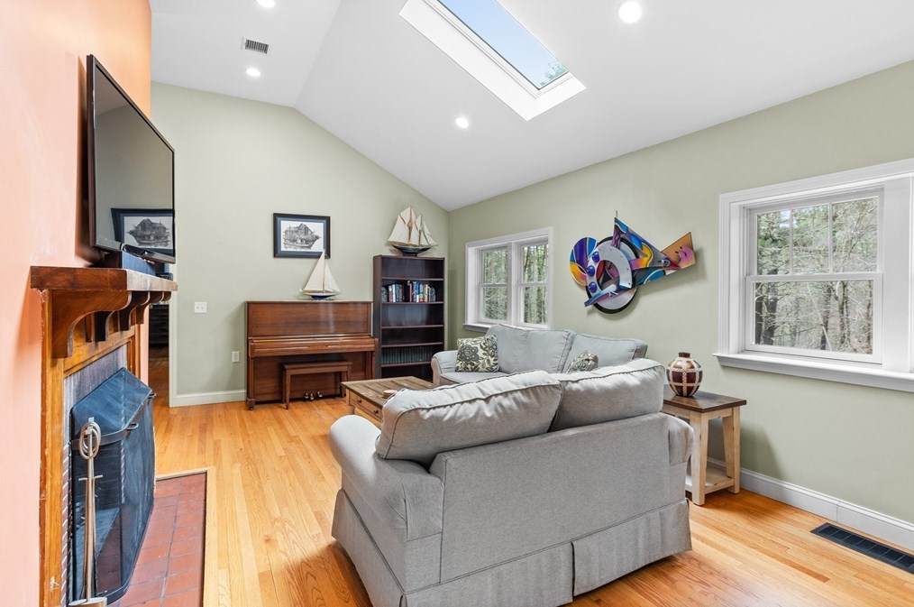 481 Cross St, Carlisle MA  01741-1593 exterior