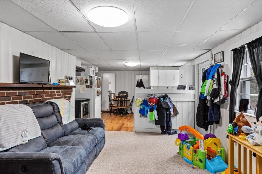 481 Cross St, Carlisle MA  01741-1593 exterior