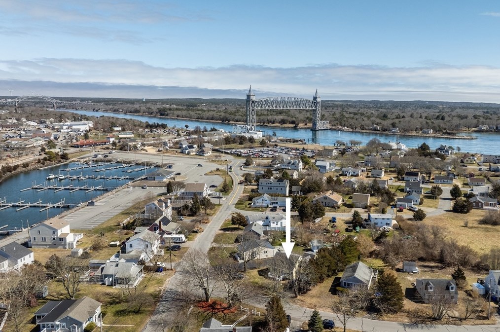 2 Bay Dr, Bourne MA  02532-3408 exterior